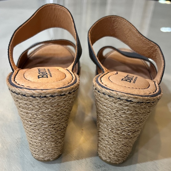 Like New! Born wedge sandals. Size 10 - Picture 6 of 7